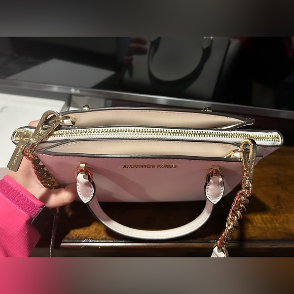 Authentic Michael Kors Ellis Leather Tote/Crossbody - Picture 13 of 16